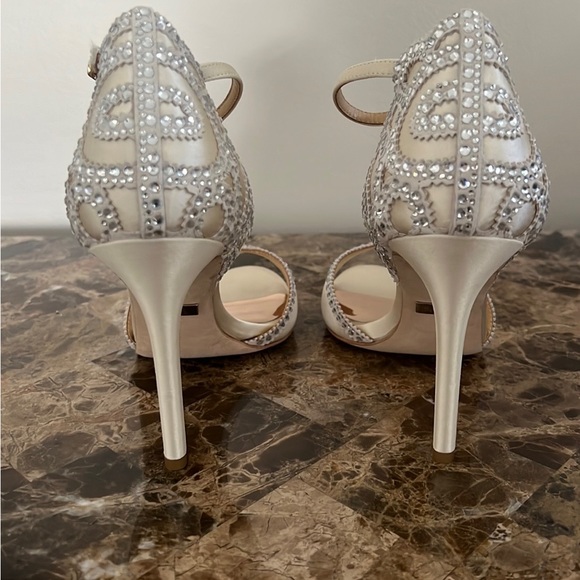 Badgley Mischka Roxy Ivory Satin Open Toe Ankle Strap Heels Size 9 Reg. $235 - Picture 5 of 12